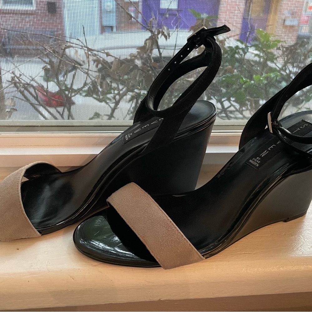 STEVEN by Steve Madden Sylvan suede ankle strap wedge sandal, EUC